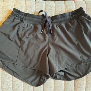 Lululemon tie shorts 8”